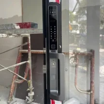 Lắp đặt linh hoạt, phù hợp nhiều loại cửa