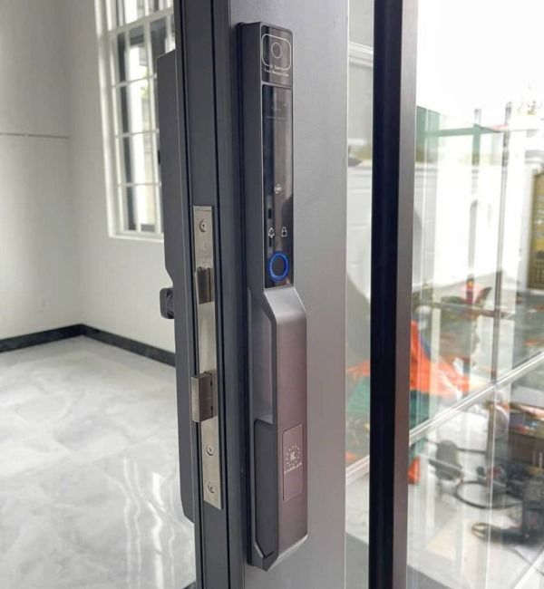 Thiết kế sang trọng, nhỏ gọn và phù hợp cửa nhôm